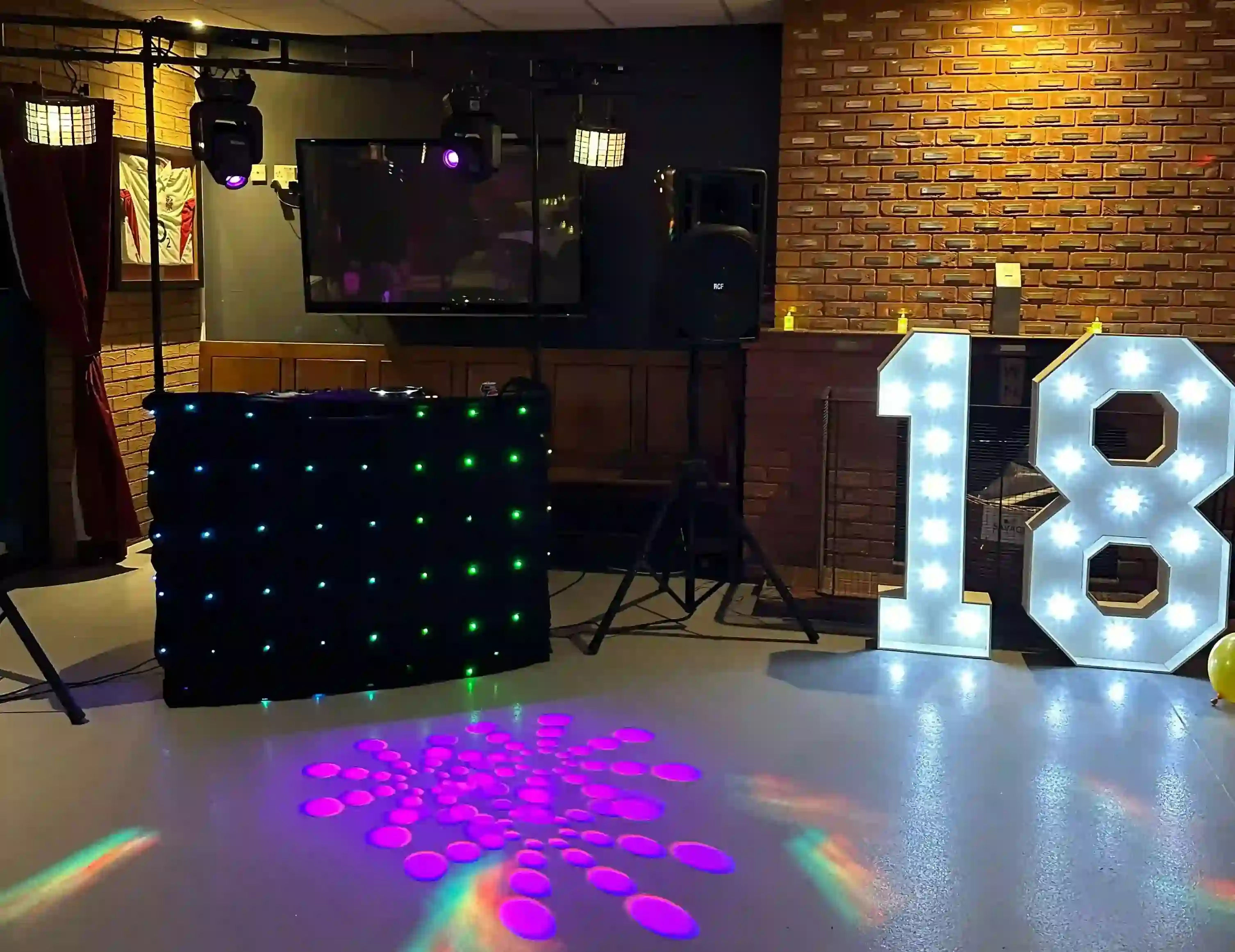 DJ hire Norfolk - mobile disco for Norwich, Great Yarmouth and across the county